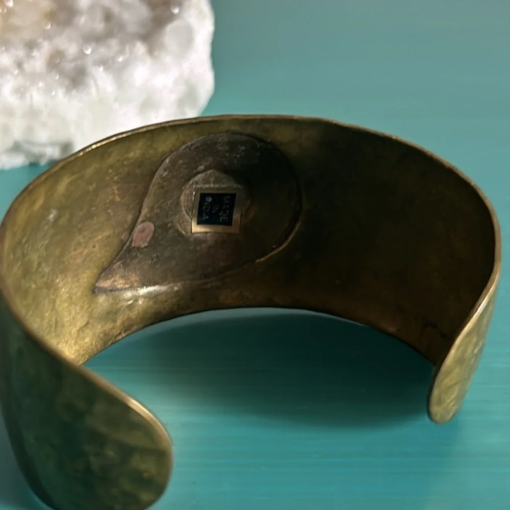 Vintage 2 Piece Collection Brass Antique Gold Colored Hammered Cuff Bracelets - Picture 4 of 8